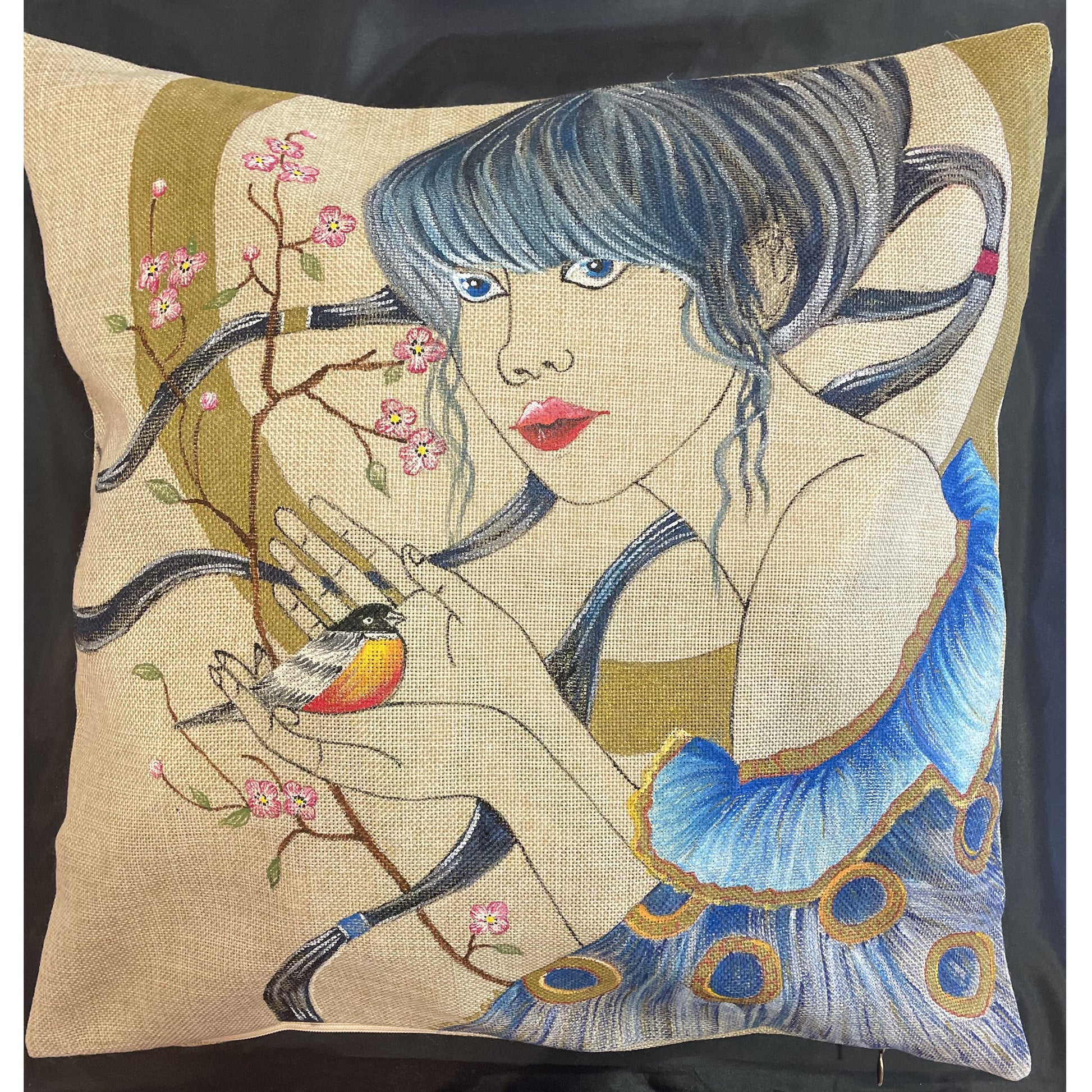 Cuscino in tela decorato a mano raffigurante viso di donna con fiori di pesco e pettirosso misura 40x40 cm con cerniera senza imbottitura Artemagiashop