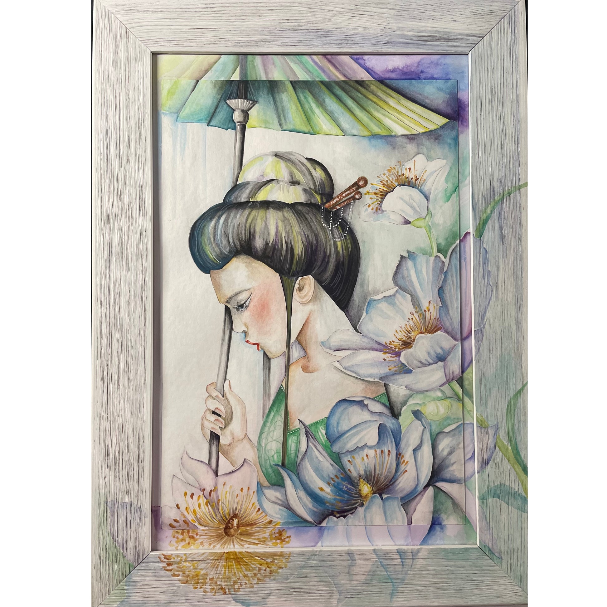 Quadro realizzato in acquerello con cornice decorata in acrilico raffigurante viso di donna orientale tra i fiori dai toni azzurri verde acqua e lilla Artemagiashop