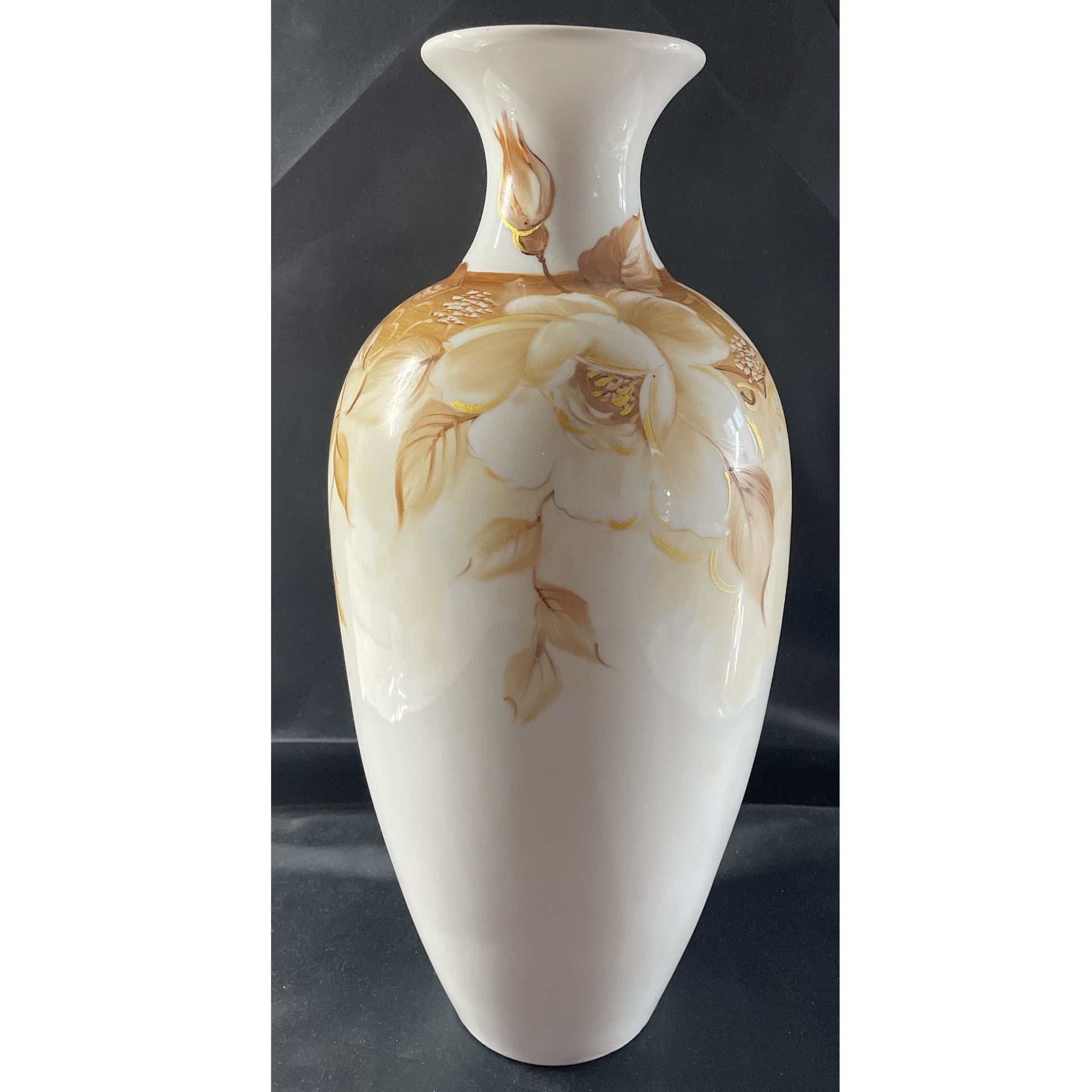 Vaso in porcellana decorato a mano raffigurante rose e boccioli monocolore marrone e beige Artemagiashop