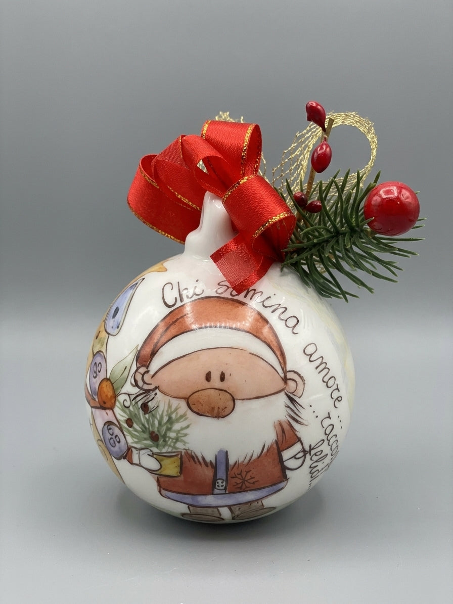 Sfera Natale da appoggio in ceramica decorato a mano Babbo Natale circonferenza 29cm altezza 11cm Artemagiashop