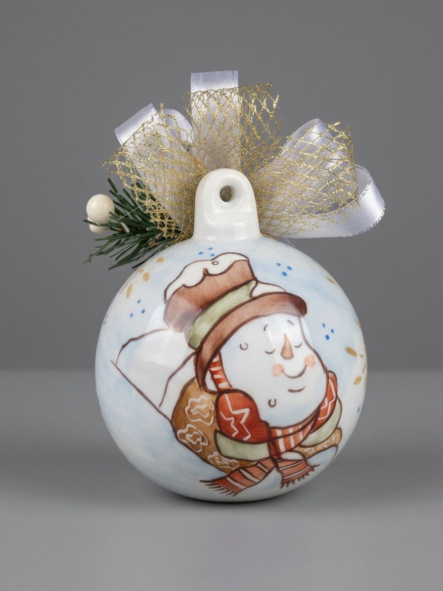 Sfera Natale da appoggio in ceramica decorato a mano Pupazzo Neve circonferenza 29cm altezza 11cm Artemagiashop