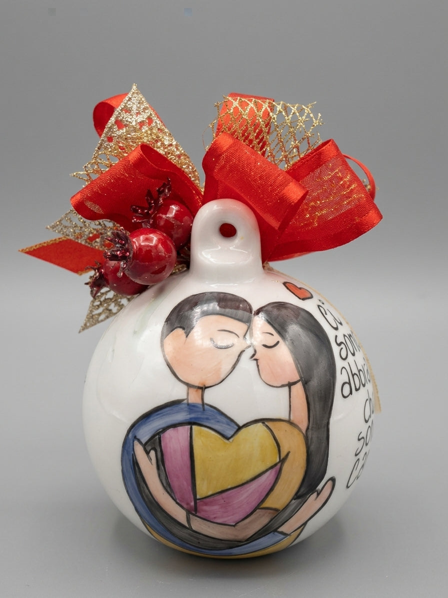 Sfera Natale da appoggio in ceramica decorato a mano coppia circonferenza 29 cm altezza 11cm Artemagiashop
