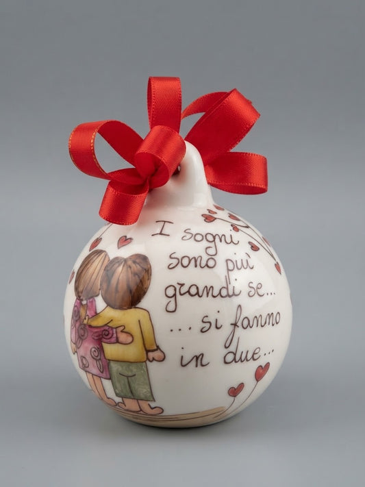 Sfera Natale da appoggio in ceramica decorato a mano coppia circonferenza 29cm altezza 11 cm Artemagiashop